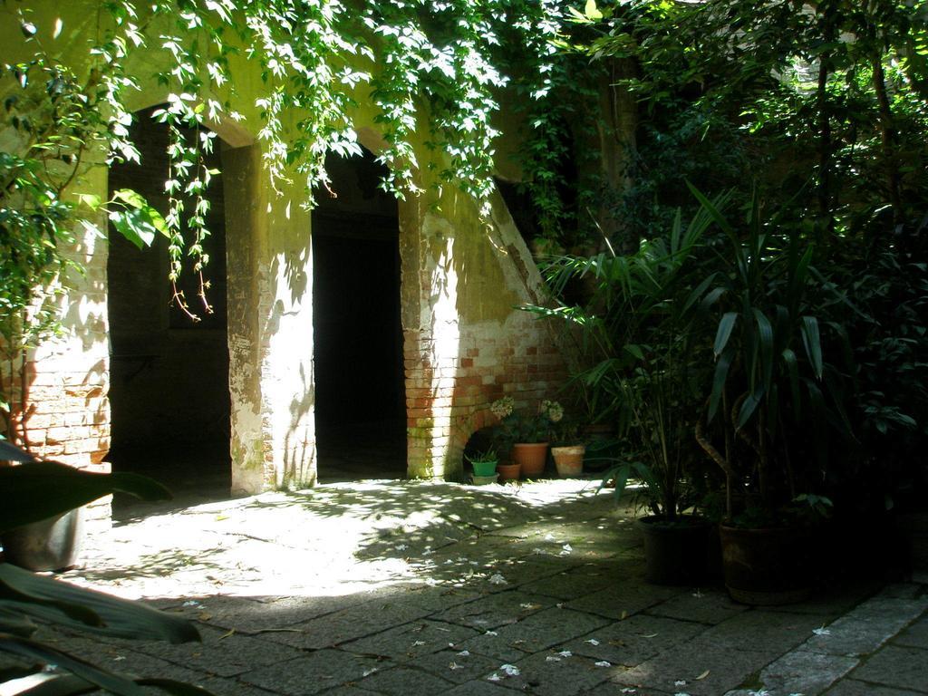 Manin Venice Room photo